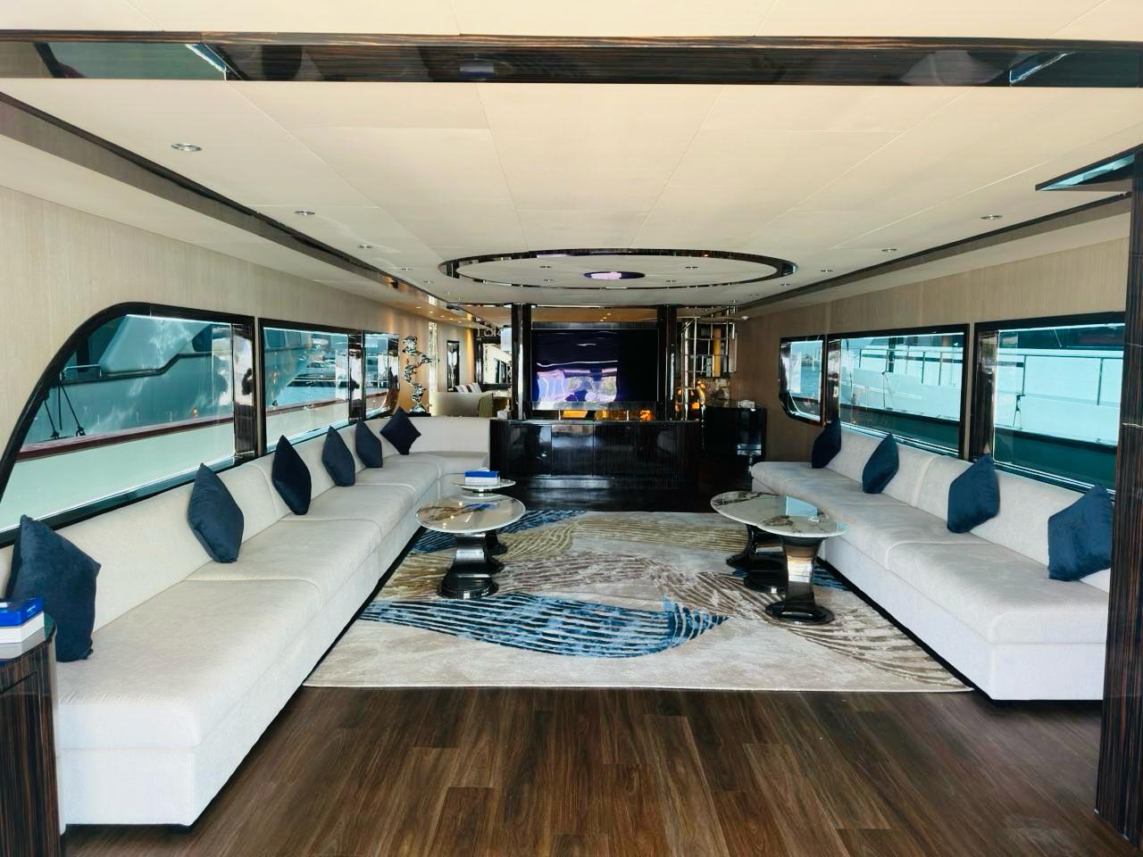 bar in yatch