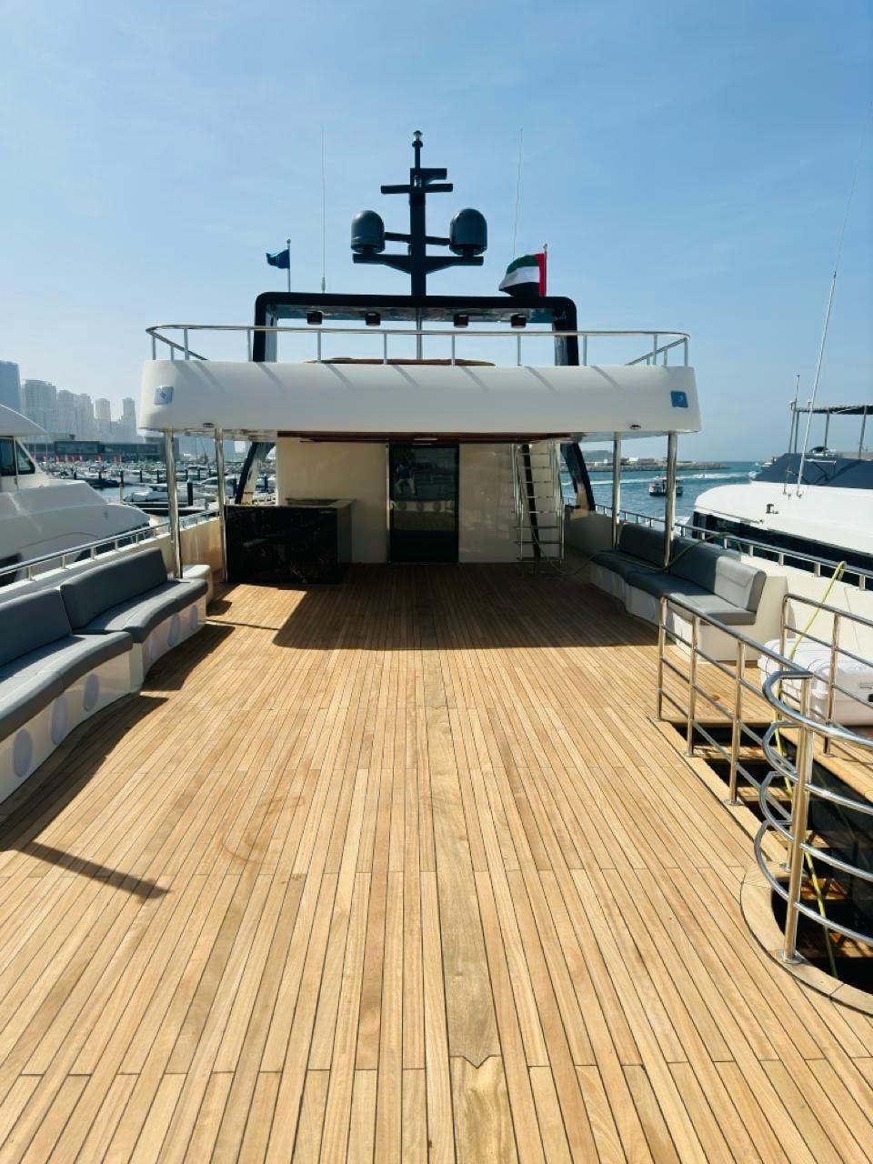 yatch roof